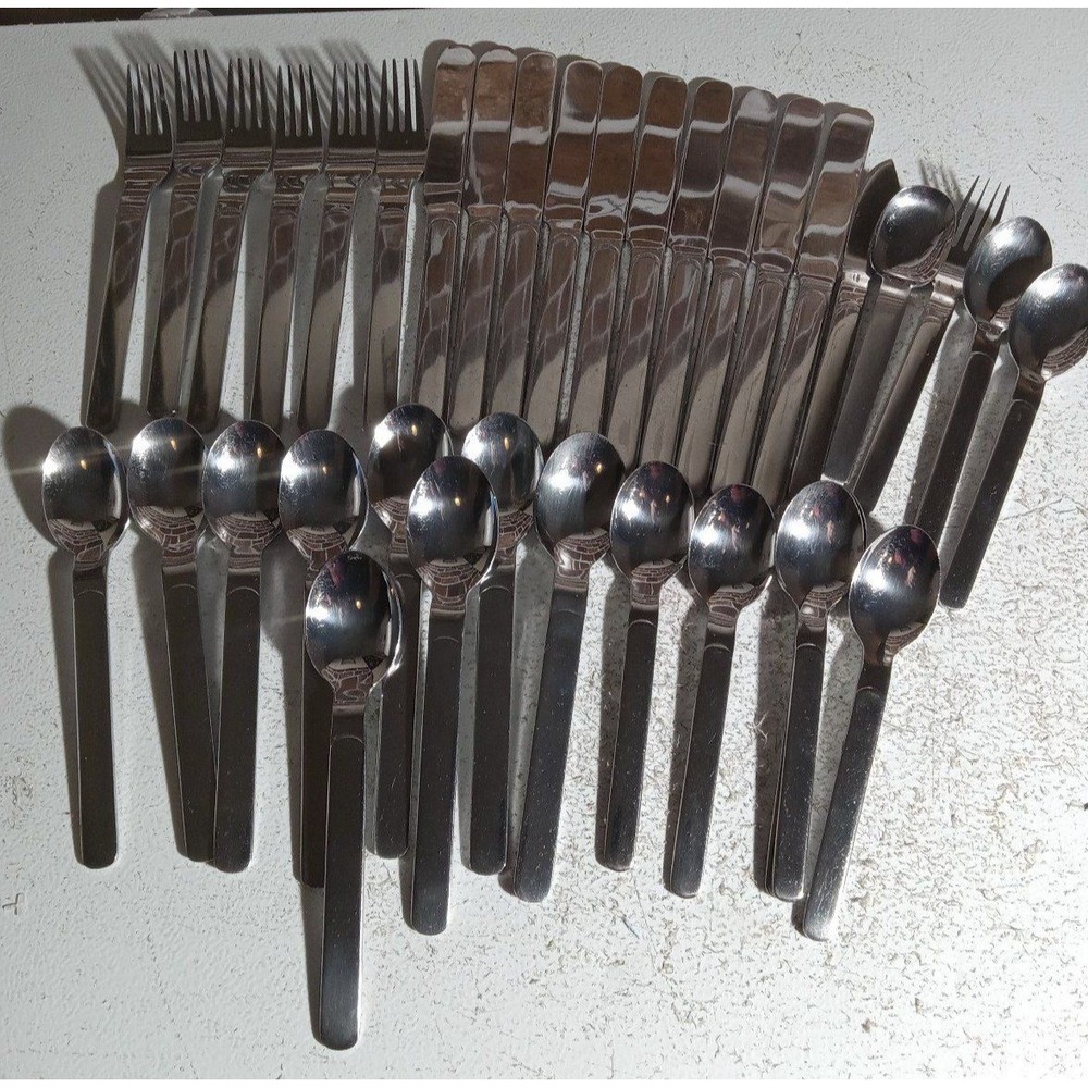 Reed & Barton Middleburg - Marlborough Stainless Glossy Flatware 35 Piece Set